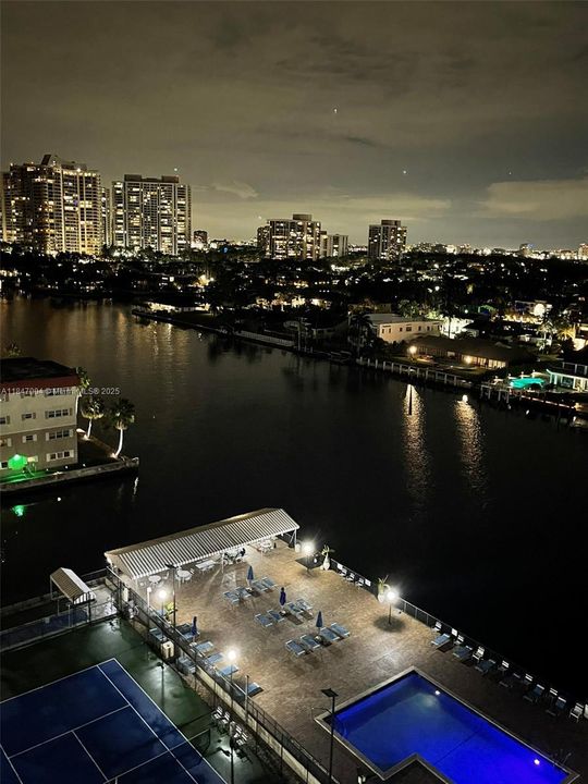 На продажу: $577,000 (2 спален, 2 ванн, 1020 Квадратных фут)