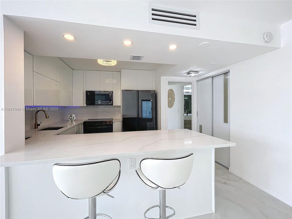 На продажу: $577,000 (2 спален, 2 ванн, 1020 Квадратных фут)