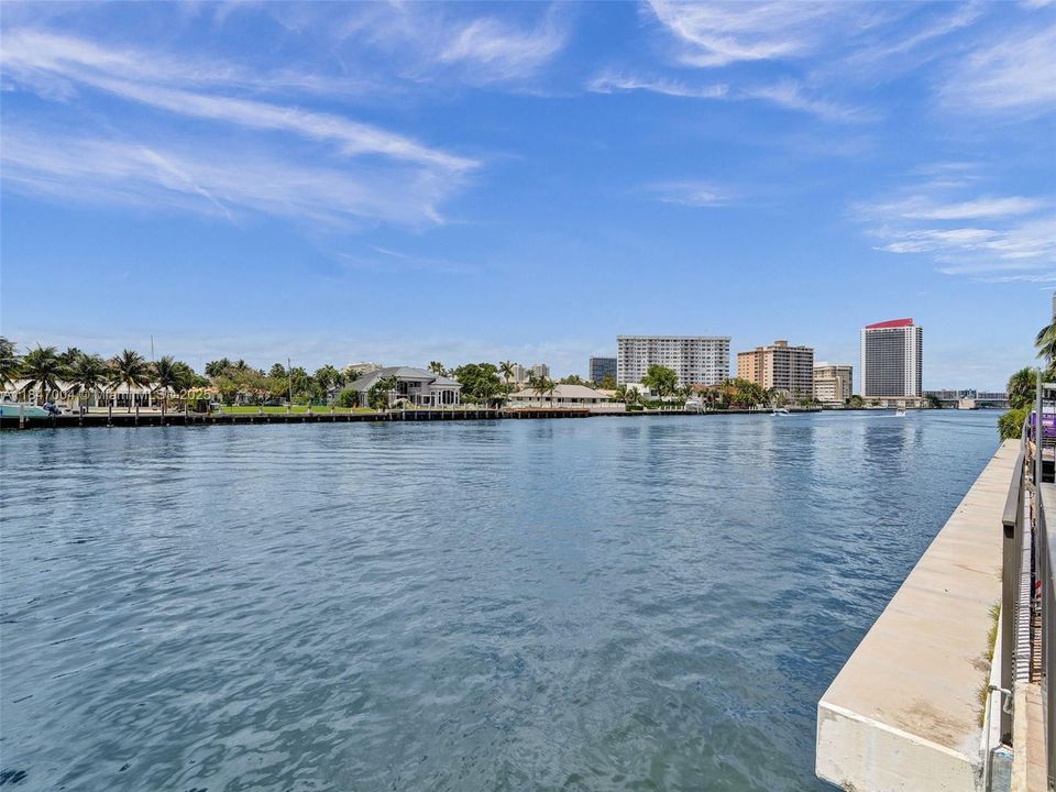 На продажу: $577,000 (2 спален, 2 ванн, 1020 Квадратных фут)