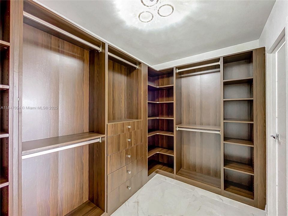 На продажу: $577,000 (2 спален, 2 ванн, 1020 Квадратных фут)