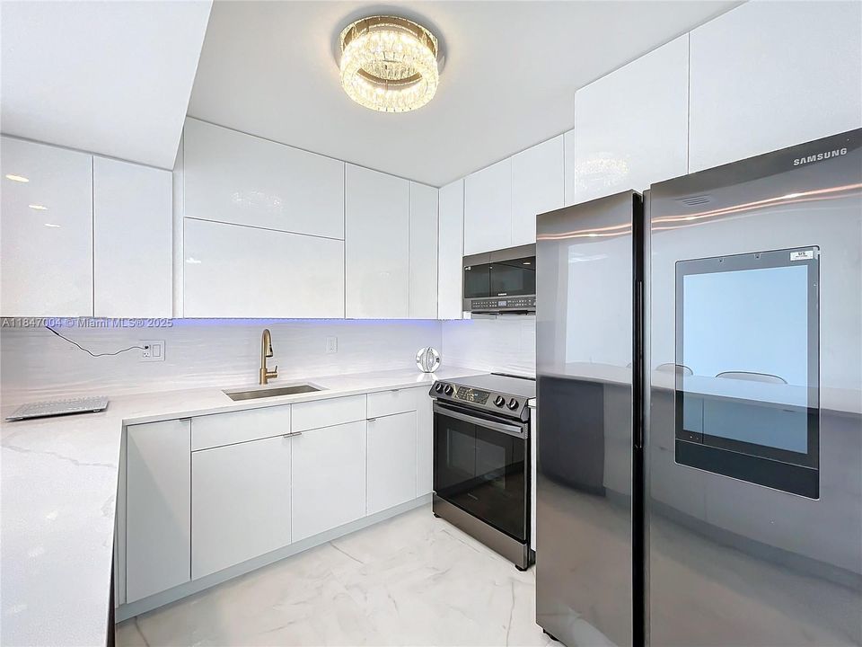 На продажу: $577,000 (2 спален, 2 ванн, 1020 Квадратных фут)