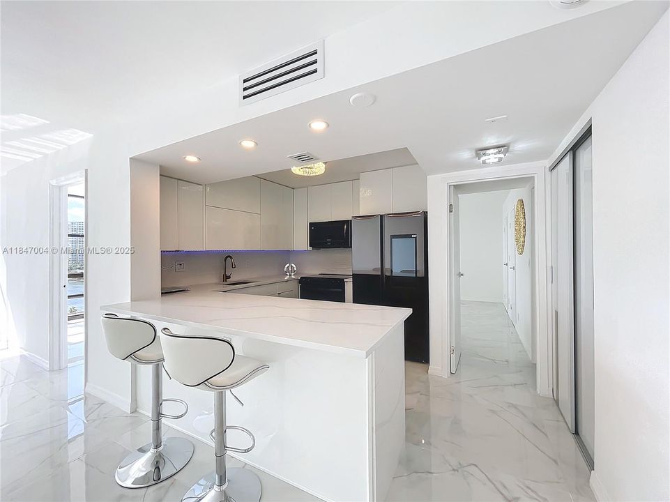 На продажу: $577,000 (2 спален, 2 ванн, 1020 Квадратных фут)