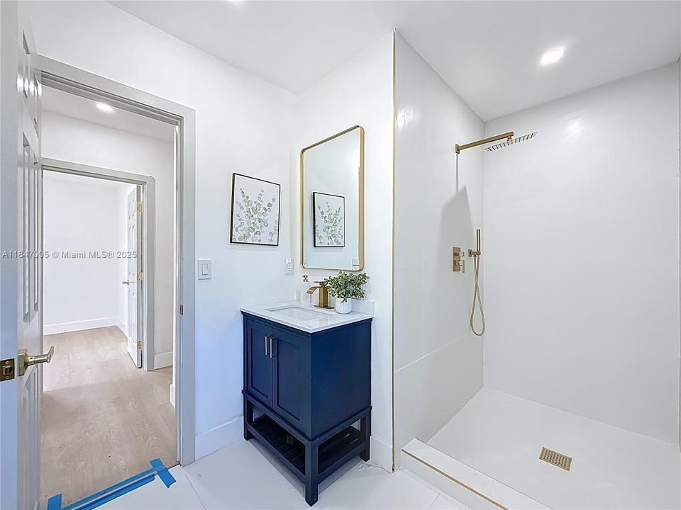 Vendido Recientemente: $369,000 (4 camas, 2 baños, 936 Pies cuadrados)