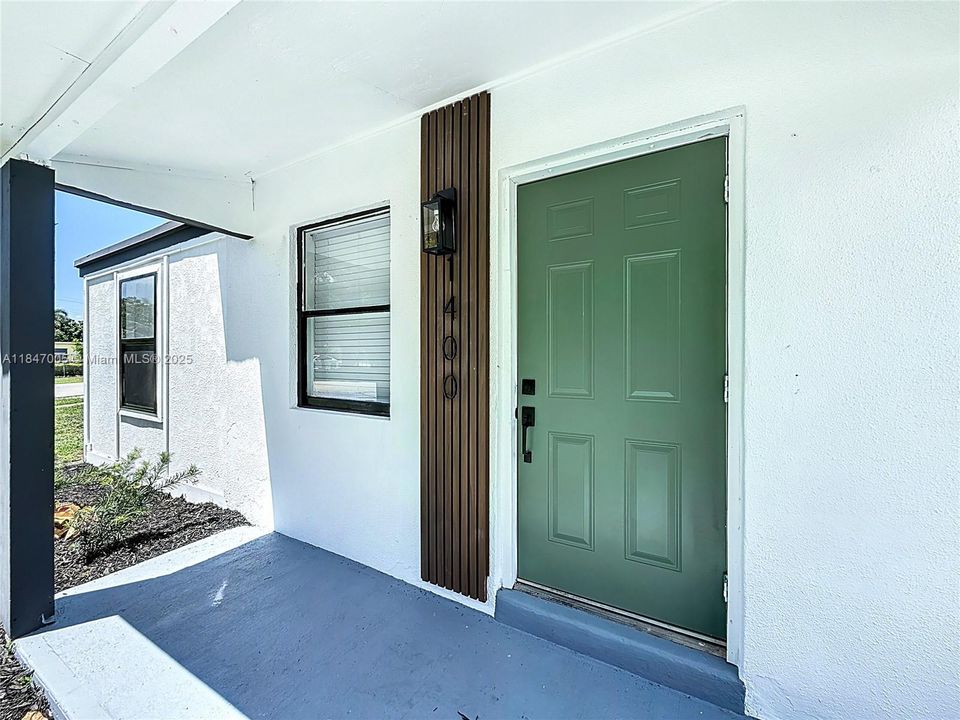 Vendido Recientemente: $369,000 (4 camas, 2 baños, 936 Pies cuadrados)