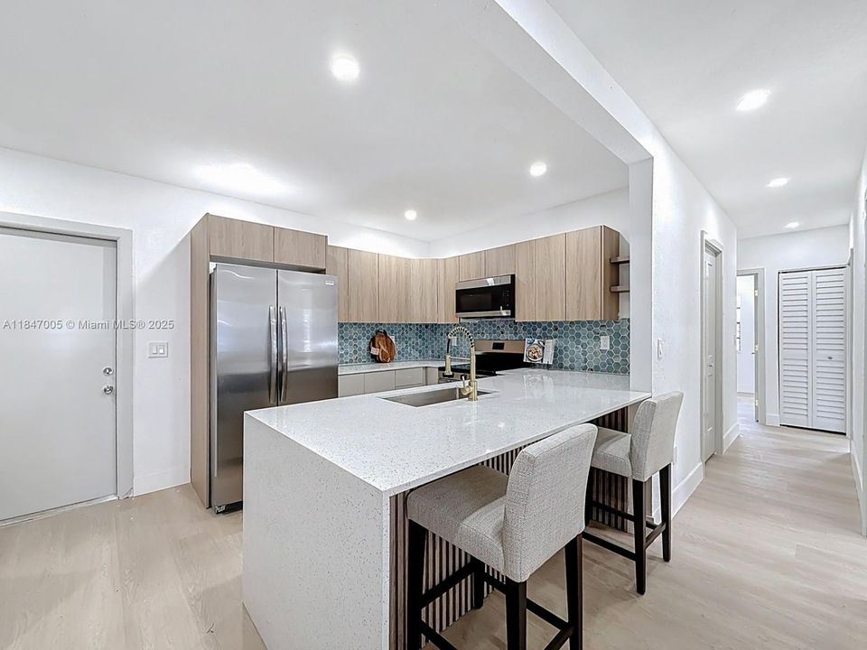 Vendido Recientemente: $369,000 (4 camas, 2 baños, 936 Pies cuadrados)