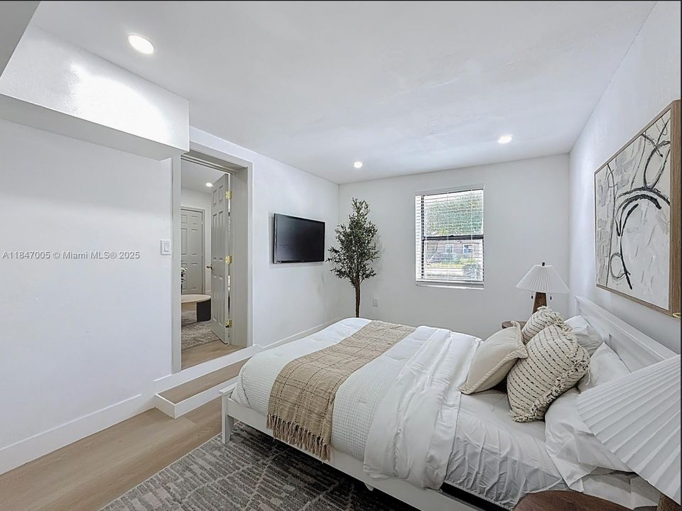 Vendido Recientemente: $369,000 (4 camas, 2 baños, 936 Pies cuadrados)