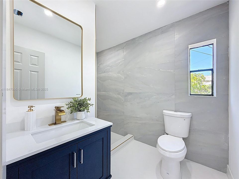 Vendido Recientemente: $369,000 (4 camas, 2 baños, 936 Pies cuadrados)