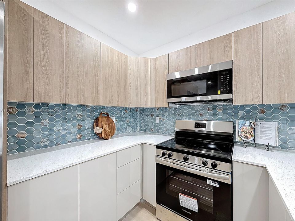 Vendido Recientemente: $369,000 (4 camas, 2 baños, 936 Pies cuadrados)