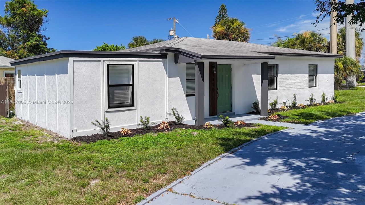 Vendido Recientemente: $369,000 (4 camas, 2 baños, 936 Pies cuadrados)