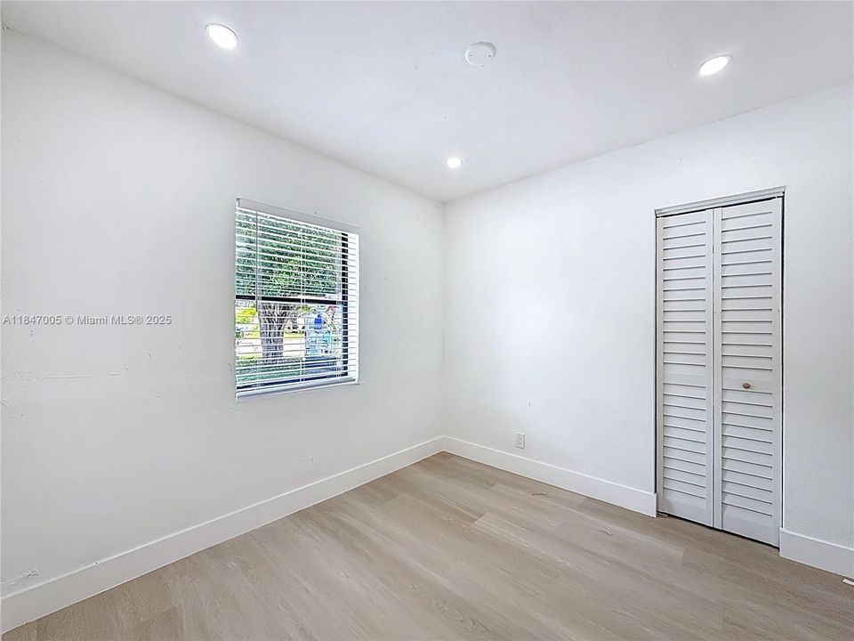 Vendido Recientemente: $369,000 (4 camas, 2 baños, 936 Pies cuadrados)