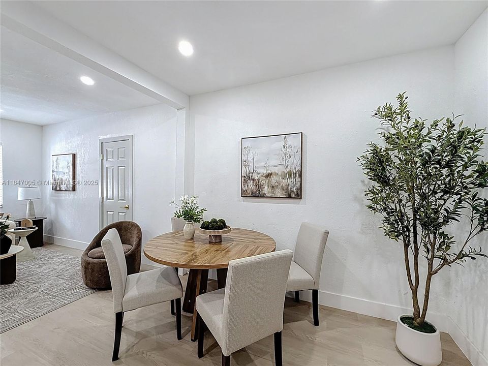 Vendido Recientemente: $369,000 (4 camas, 2 baños, 936 Pies cuadrados)