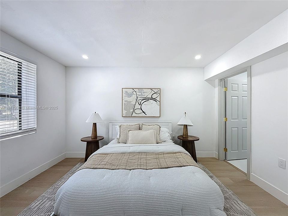 Vendido Recientemente: $369,000 (4 camas, 2 baños, 936 Pies cuadrados)