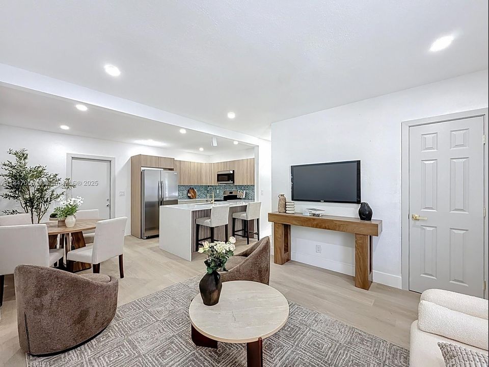 Vendido Recientemente: $369,000 (4 camas, 2 baños, 936 Pies cuadrados)