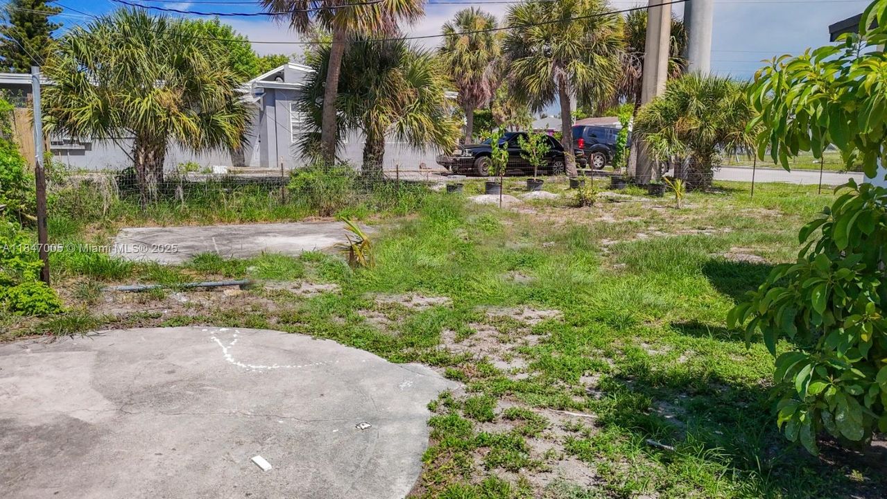 Vendido Recientemente: $369,000 (4 camas, 2 baños, 936 Pies cuadrados)