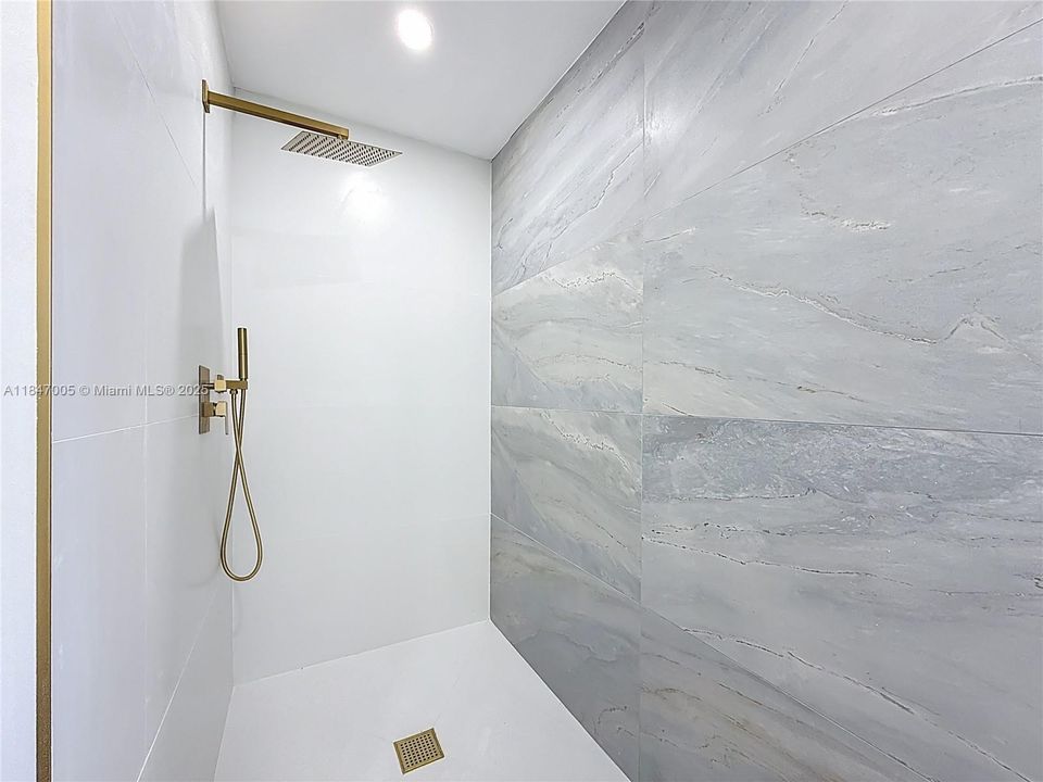 Vendido Recientemente: $369,000 (4 camas, 2 baños, 936 Pies cuadrados)