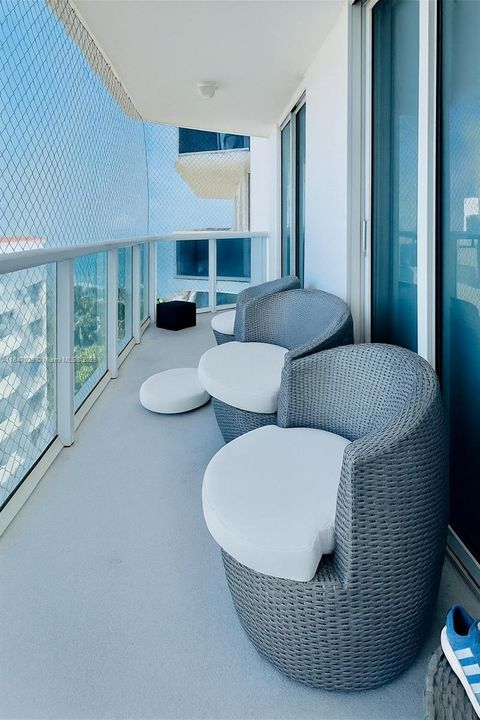 Active With Contract: $750,000 (2 beds, 2 baths, 1368 Square Feet)