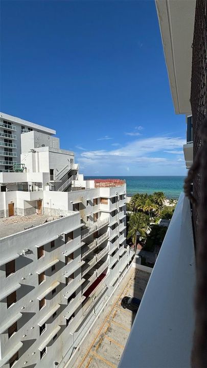 Active With Contract: $750,000 (2 beds, 2 baths, 1368 Square Feet)