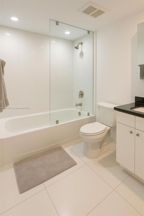 Active With Contract: $750,000 (2 beds, 2 baths, 1368 Square Feet)