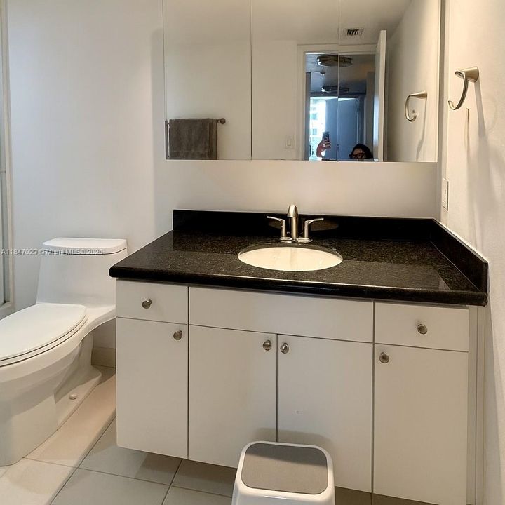 Active With Contract: $750,000 (2 beds, 2 baths, 1368 Square Feet)