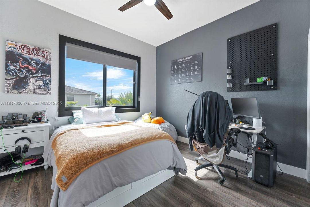 Activo con contrato: $674,900 (5 camas, 4 baños, 2564 Pies cuadrados)