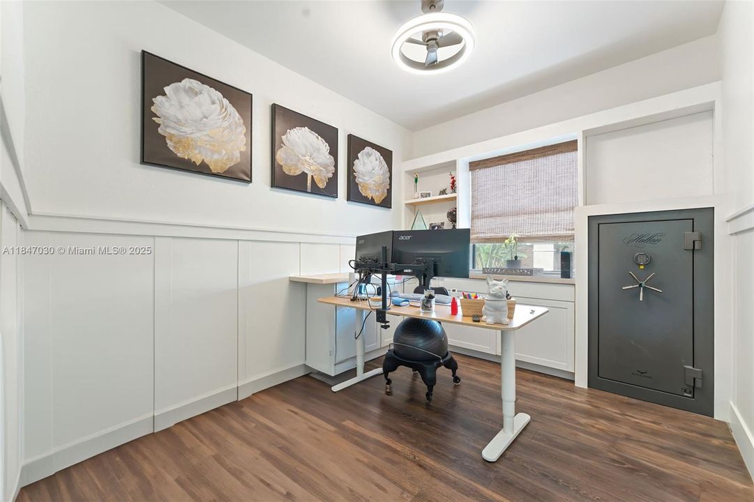 Activo con contrato: $674,900 (5 camas, 4 baños, 2564 Pies cuadrados)