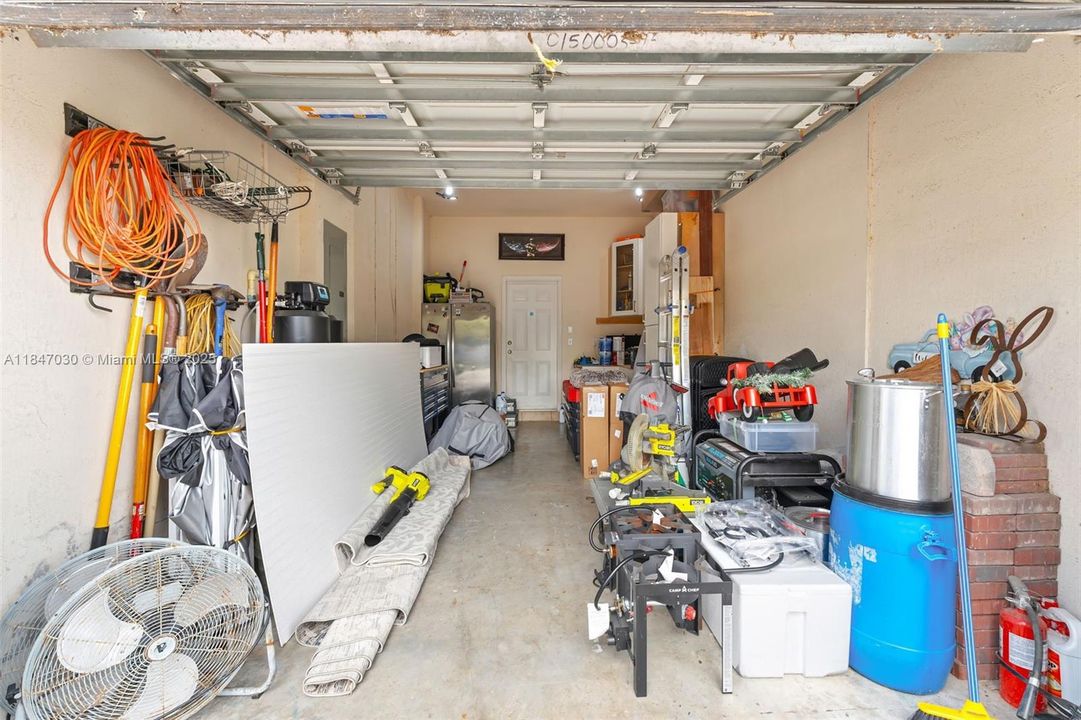 Activo con contrato: $674,900 (5 camas, 4 baños, 2564 Pies cuadrados)