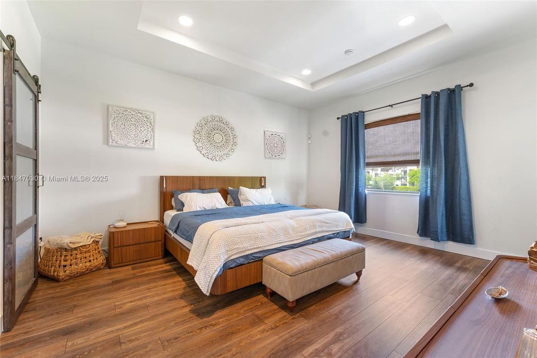 Activo con contrato: $674,900 (5 camas, 4 baños, 2564 Pies cuadrados)