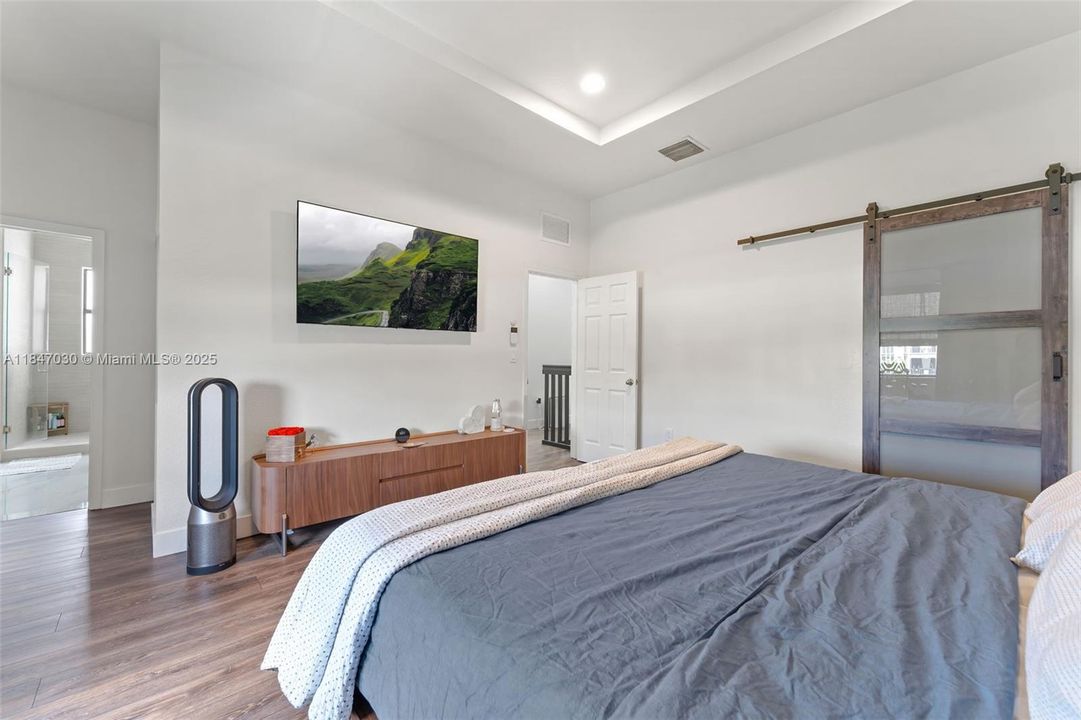 Activo con contrato: $674,900 (5 camas, 4 baños, 2564 Pies cuadrados)