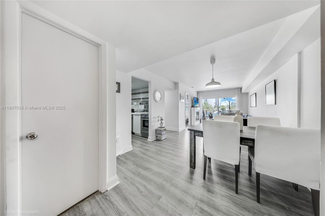 Недавно продано: $450,000 (2 спален, 2 ванн, 850 Квадратных фут)