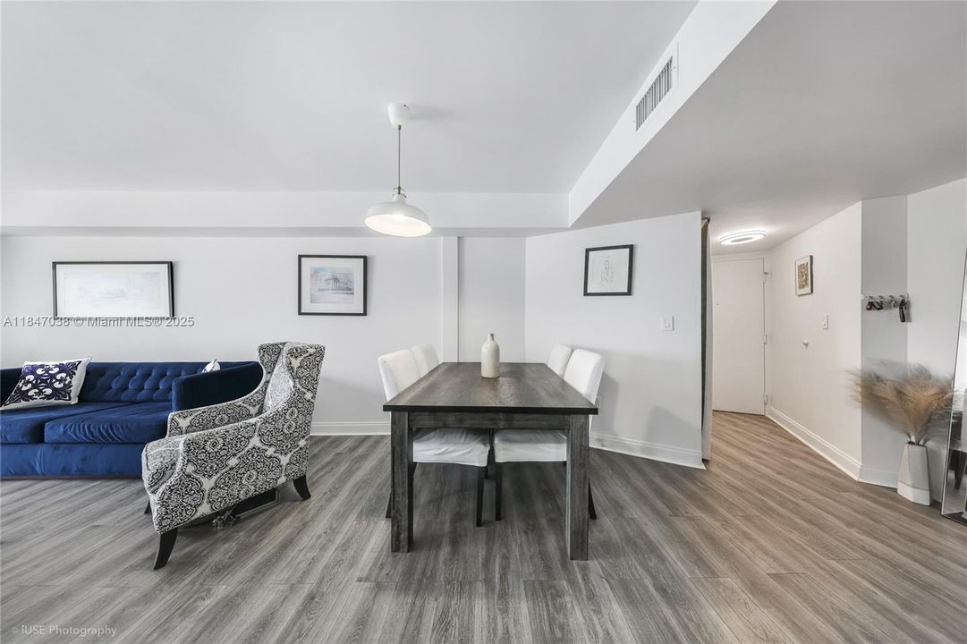 Недавно продано: $450,000 (2 спален, 2 ванн, 850 Квадратных фут)