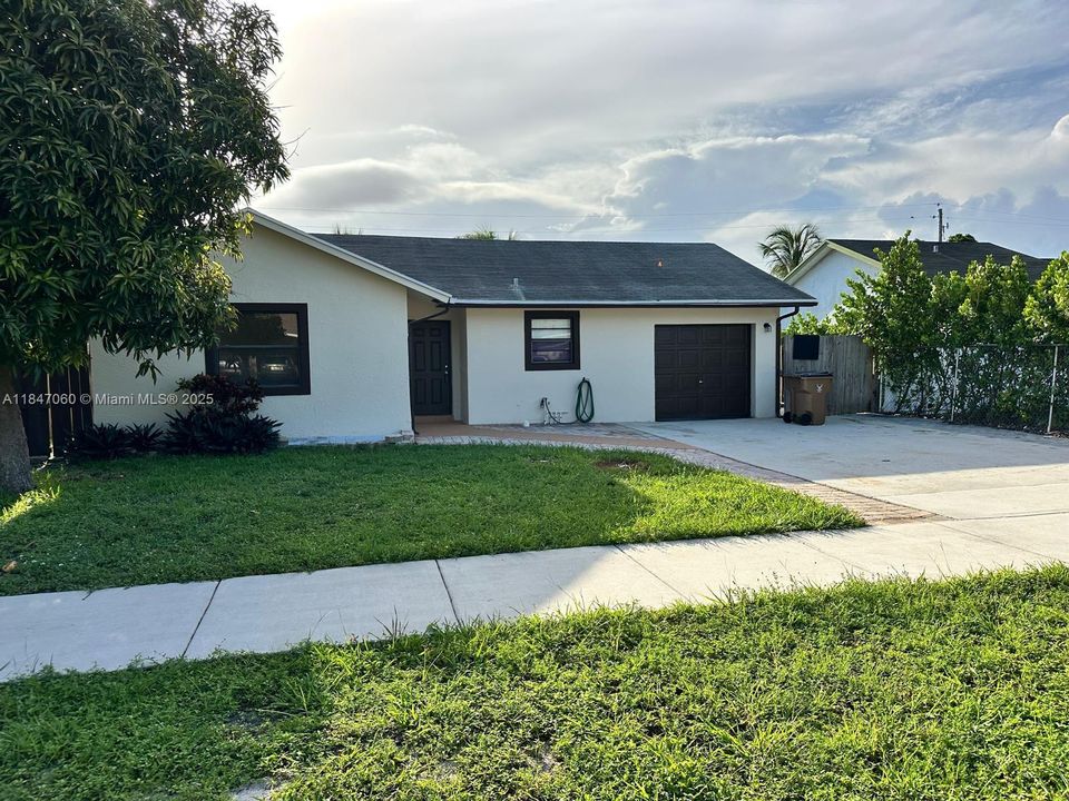 Recientemente alquilado: $2,900 (3 camas, 2 baños, 1266 Pies cuadrados)