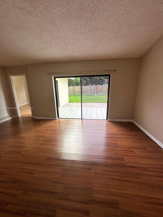 Recientemente alquilado: $2,900 (3 camas, 2 baños, 1266 Pies cuadrados)