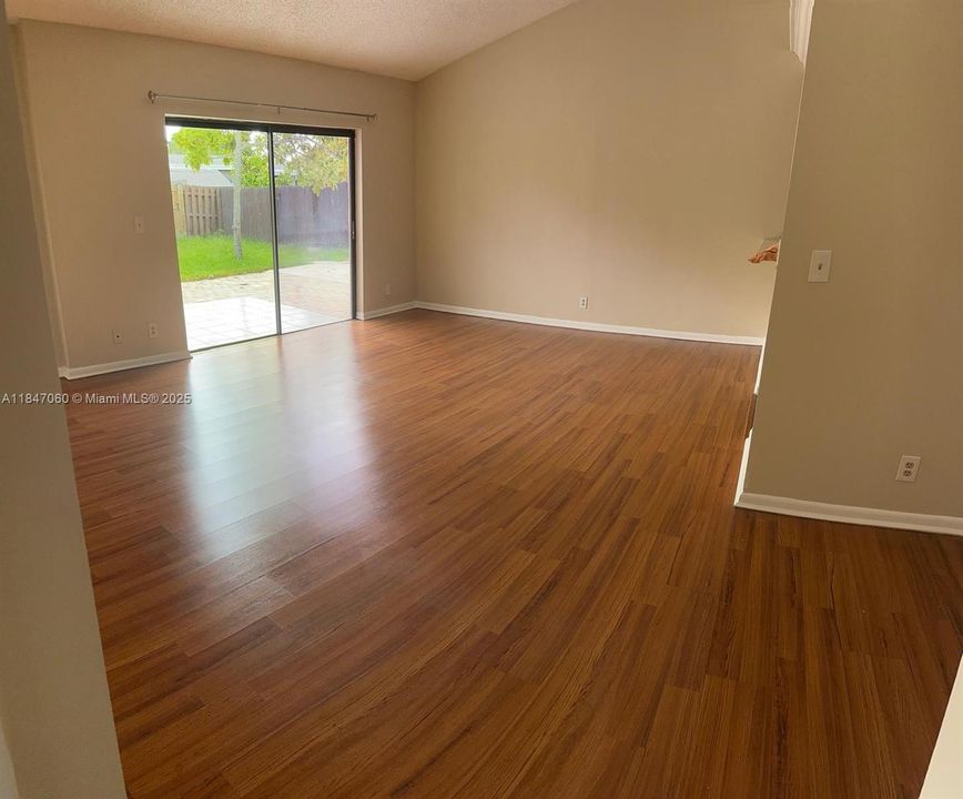 Recientemente alquilado: $2,900 (3 camas, 2 baños, 1266 Pies cuadrados)