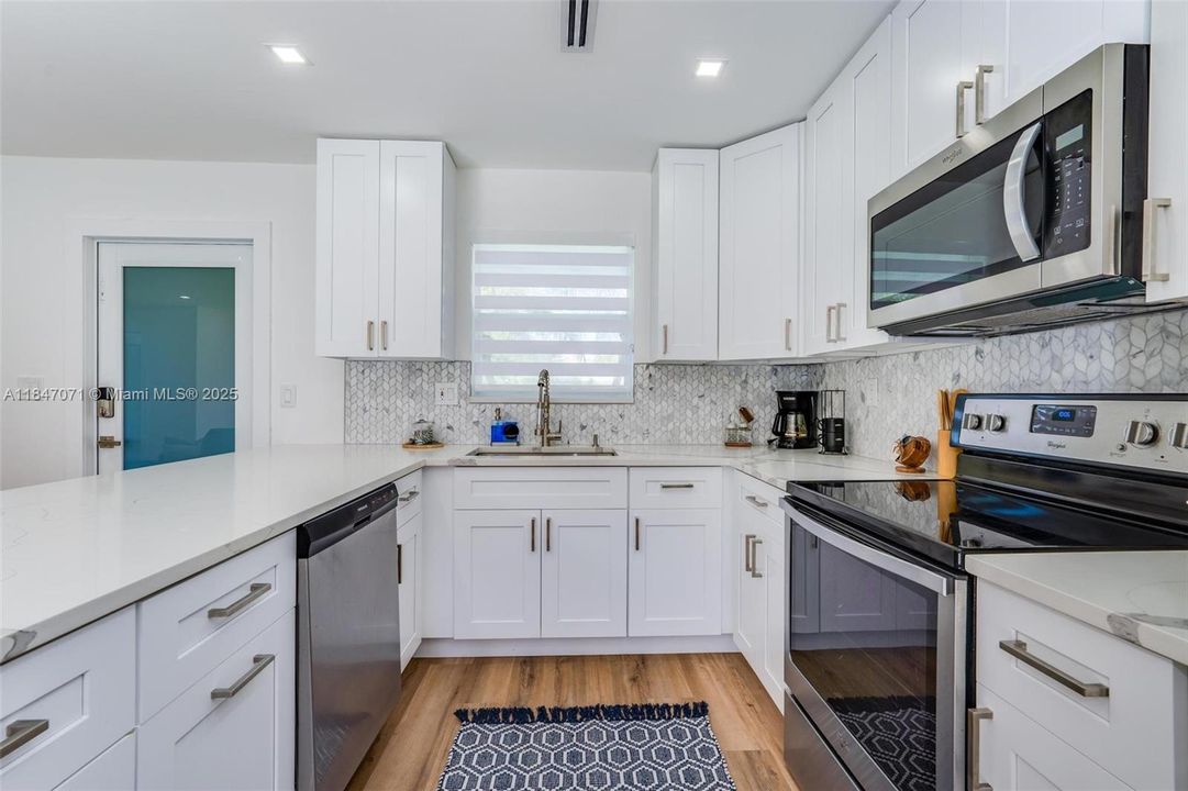 Active With Contract: $5,200 (3 beds, 3 baths, 1551 Square Feet)