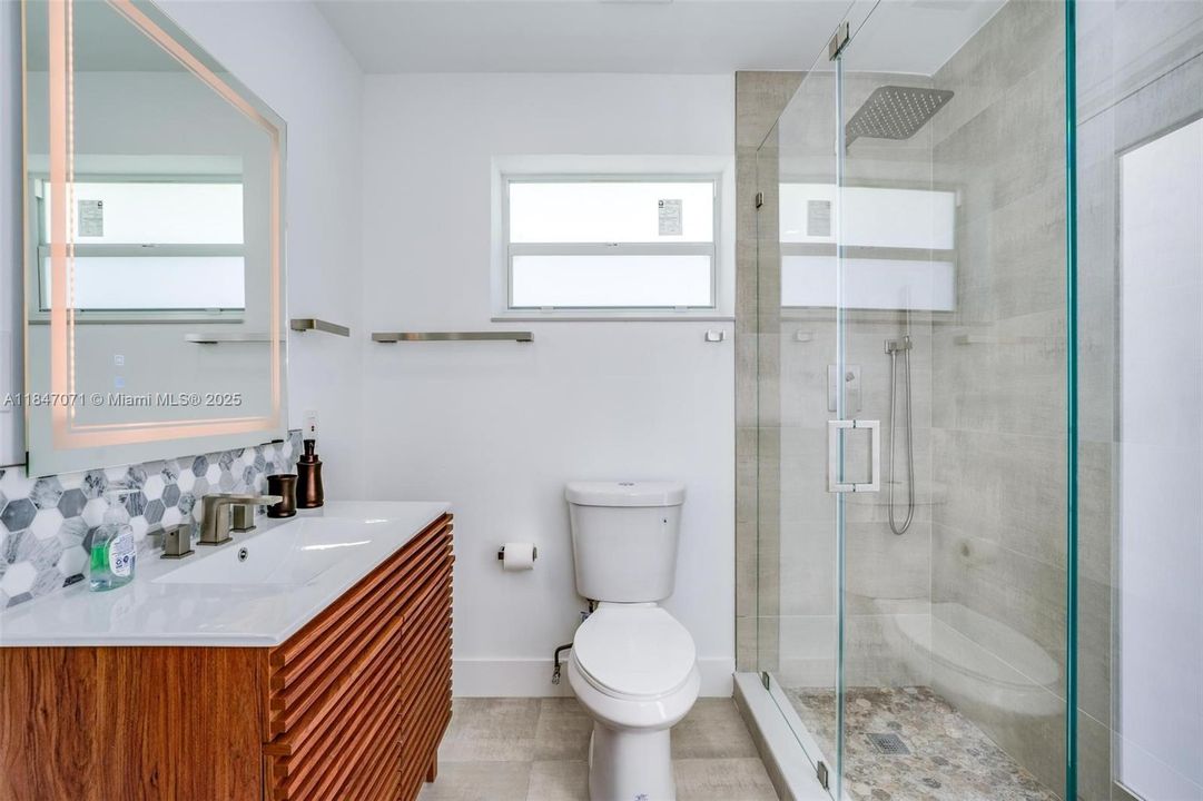 Active With Contract: $5,200 (3 beds, 3 baths, 1551 Square Feet)