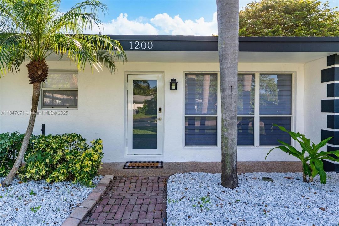 Active With Contract: $5,200 (3 beds, 3 baths, 1551 Square Feet)