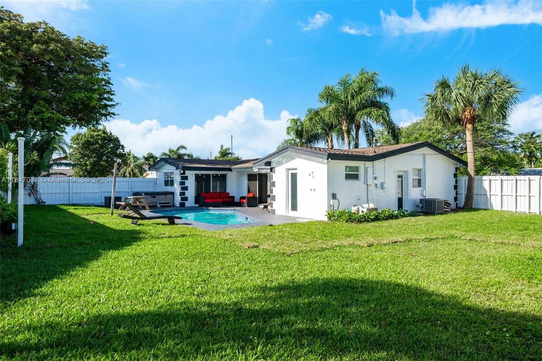 Active With Contract: $5,200 (3 beds, 3 baths, 1551 Square Feet)