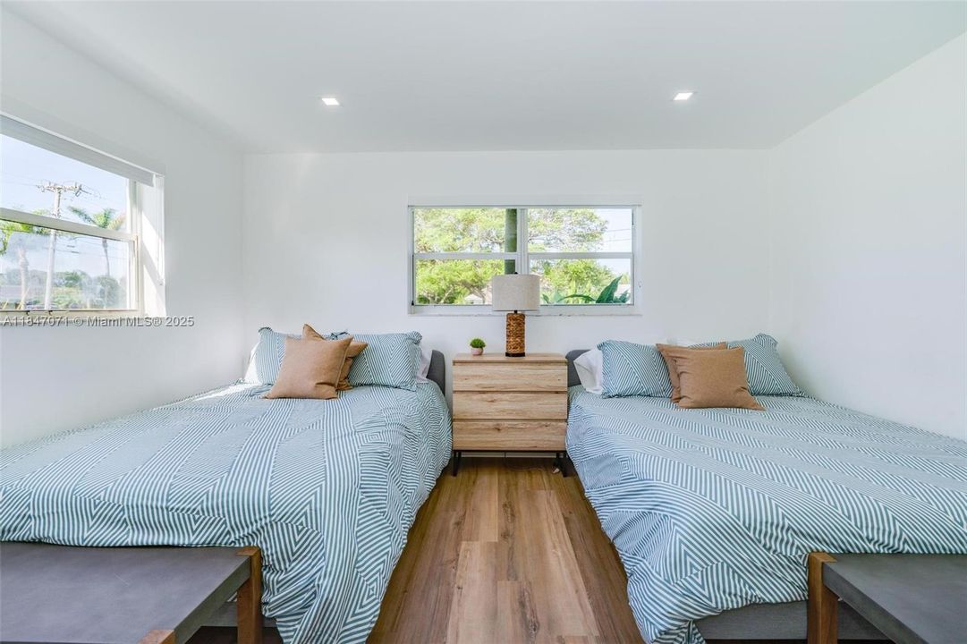 Active With Contract: $5,200 (3 beds, 3 baths, 1551 Square Feet)