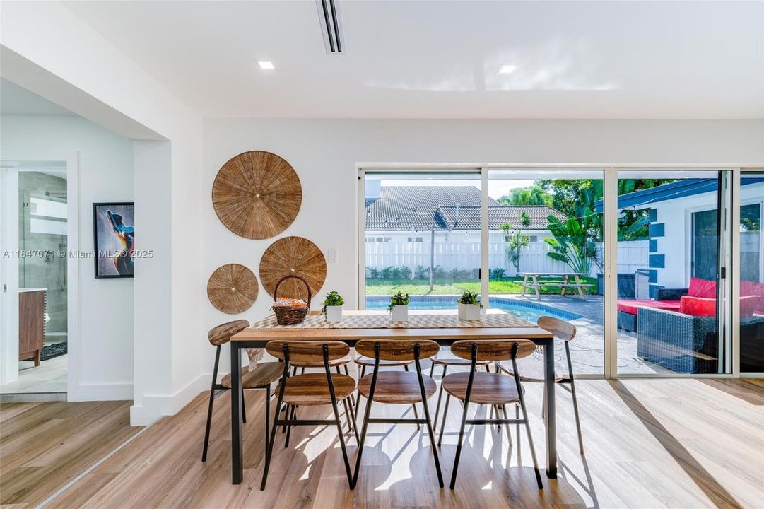 Active With Contract: $5,200 (3 beds, 3 baths, 1551 Square Feet)