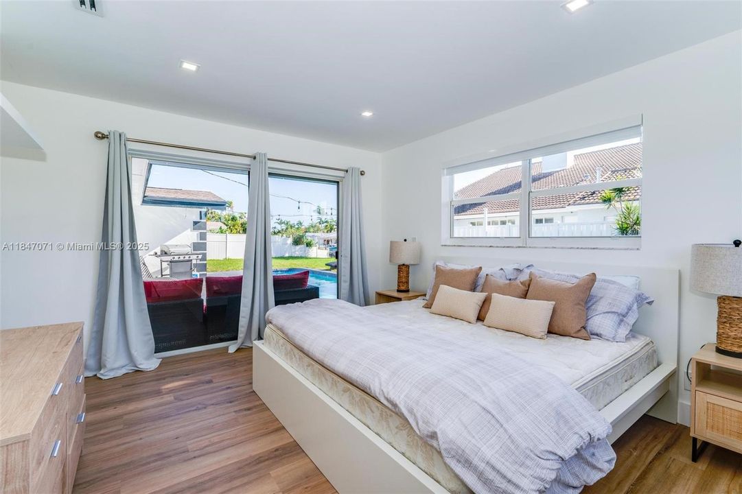 Active With Contract: $5,200 (3 beds, 3 baths, 1551 Square Feet)