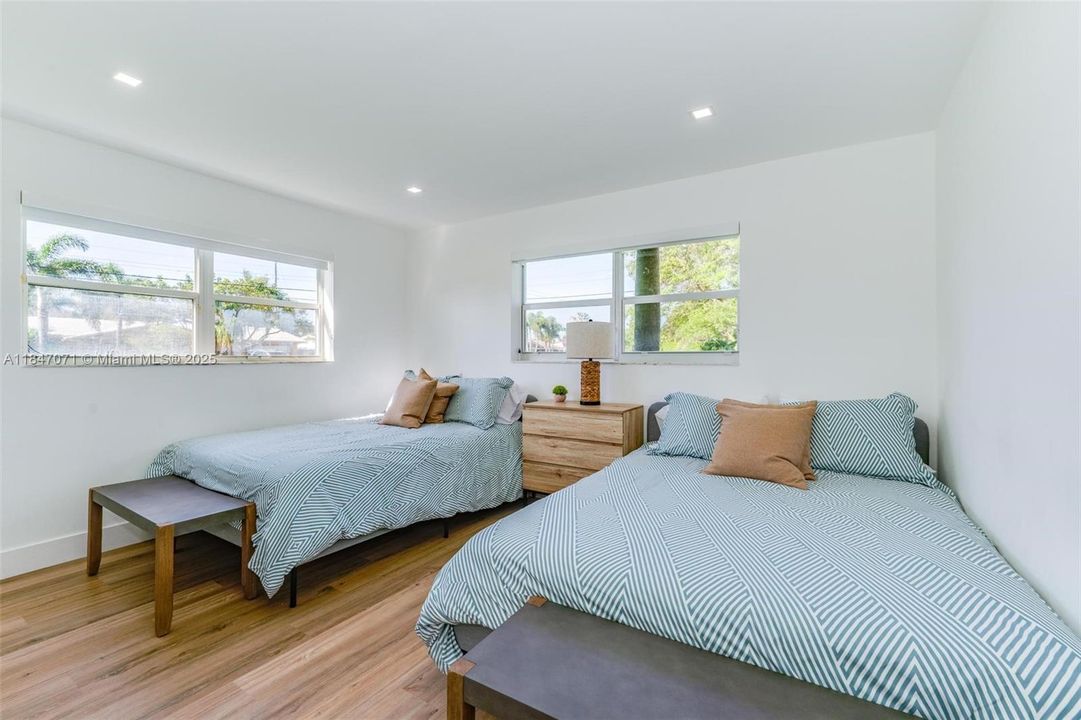 Active With Contract: $5,200 (3 beds, 3 baths, 1551 Square Feet)