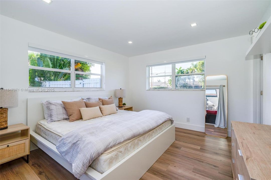 Active With Contract: $5,200 (3 beds, 3 baths, 1551 Square Feet)