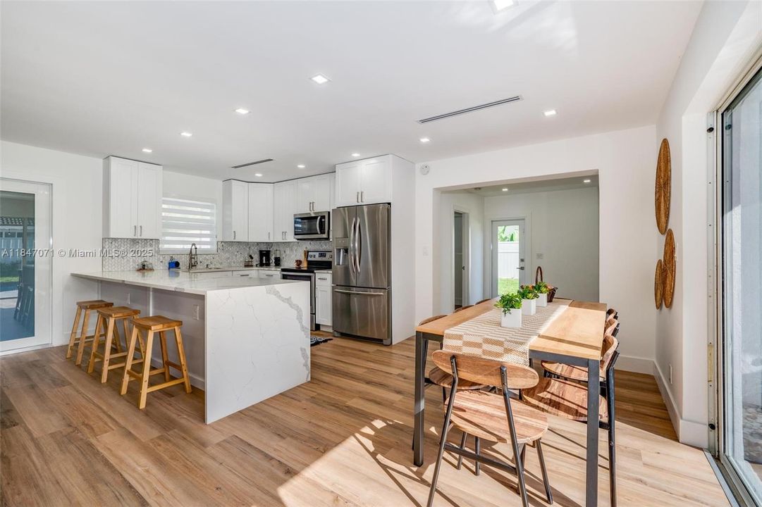 Active With Contract: $5,200 (3 beds, 3 baths, 1551 Square Feet)