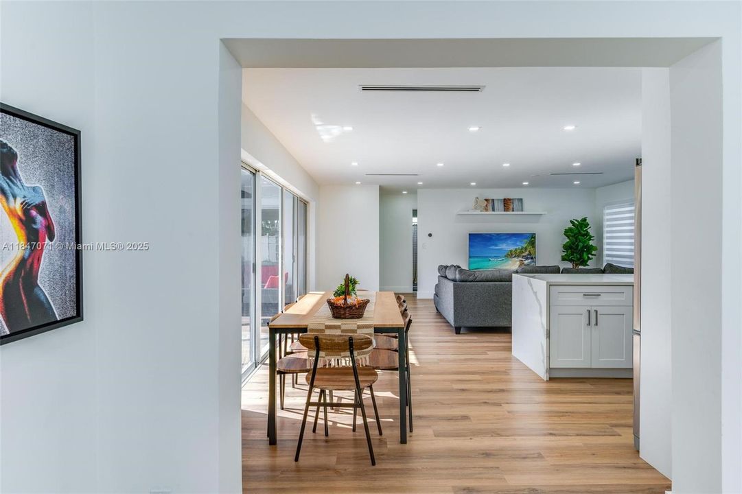 Active With Contract: $5,200 (3 beds, 3 baths, 1551 Square Feet)