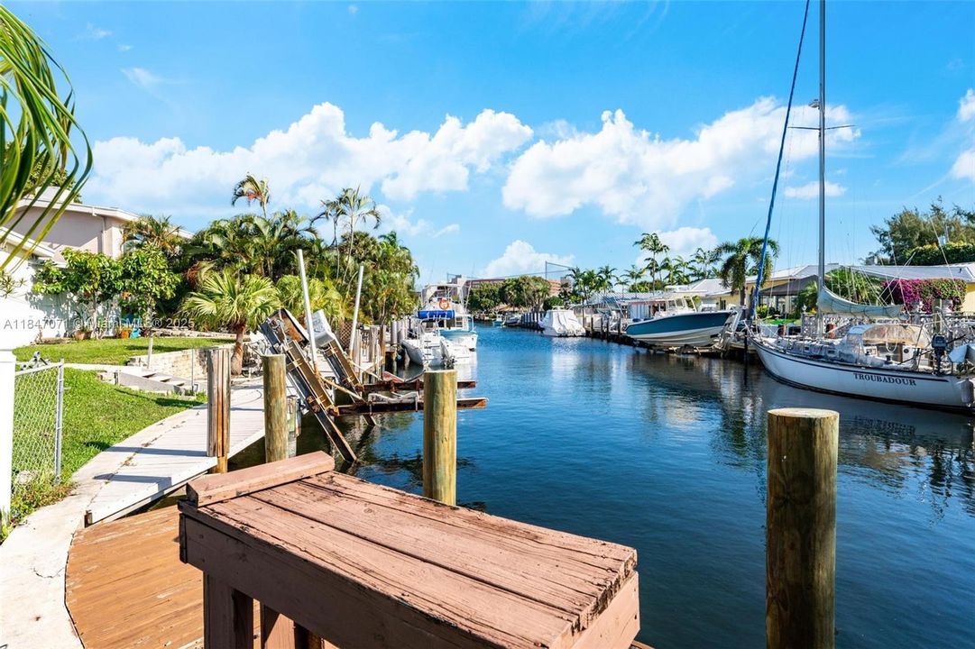 Active With Contract: $5,200 (3 beds, 3 baths, 1551 Square Feet)