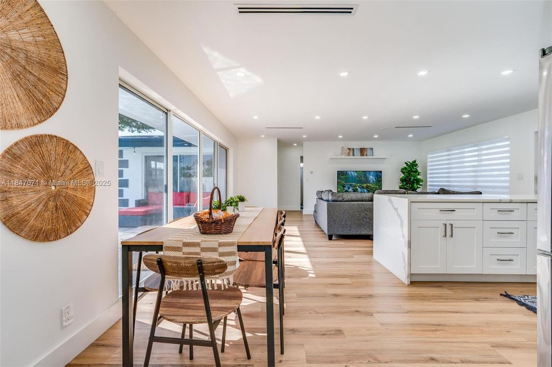 Active With Contract: $5,200 (3 beds, 3 baths, 1551 Square Feet)