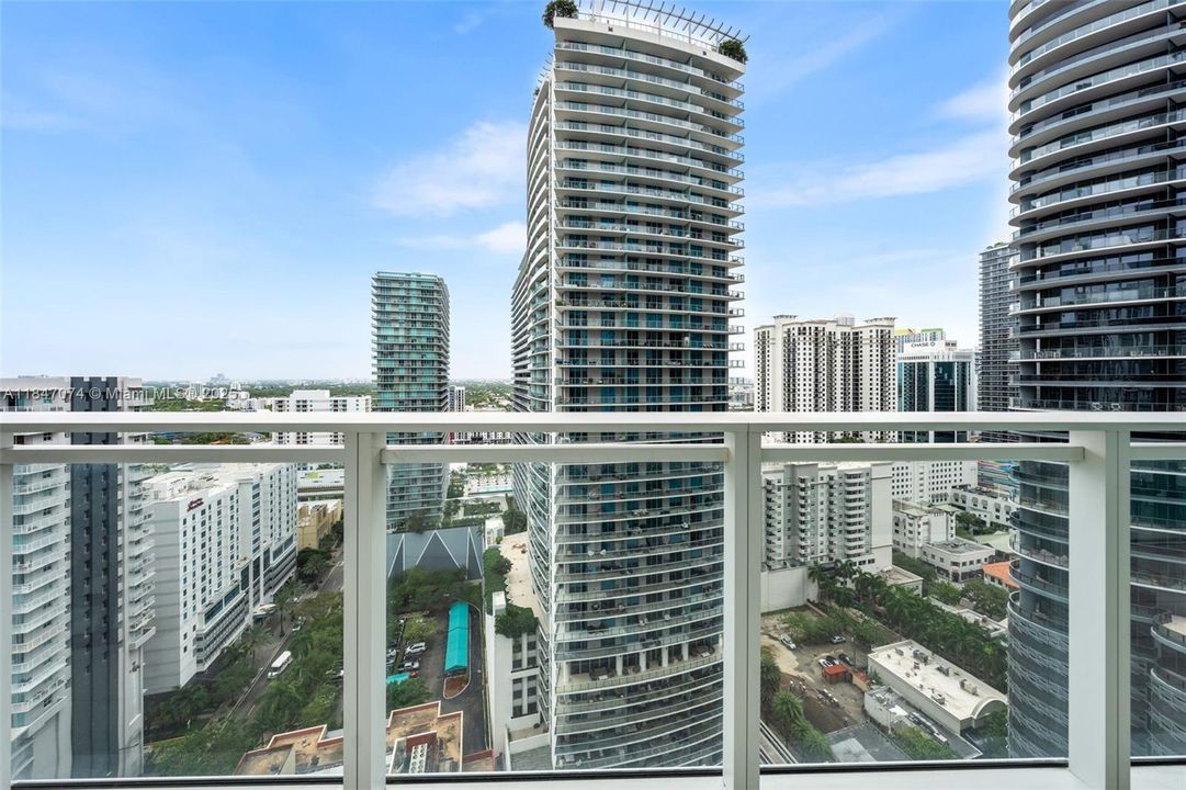 Recientemente alquilado: $5,500 (2 camas, 2 baños, 1134 Pies cuadrados)