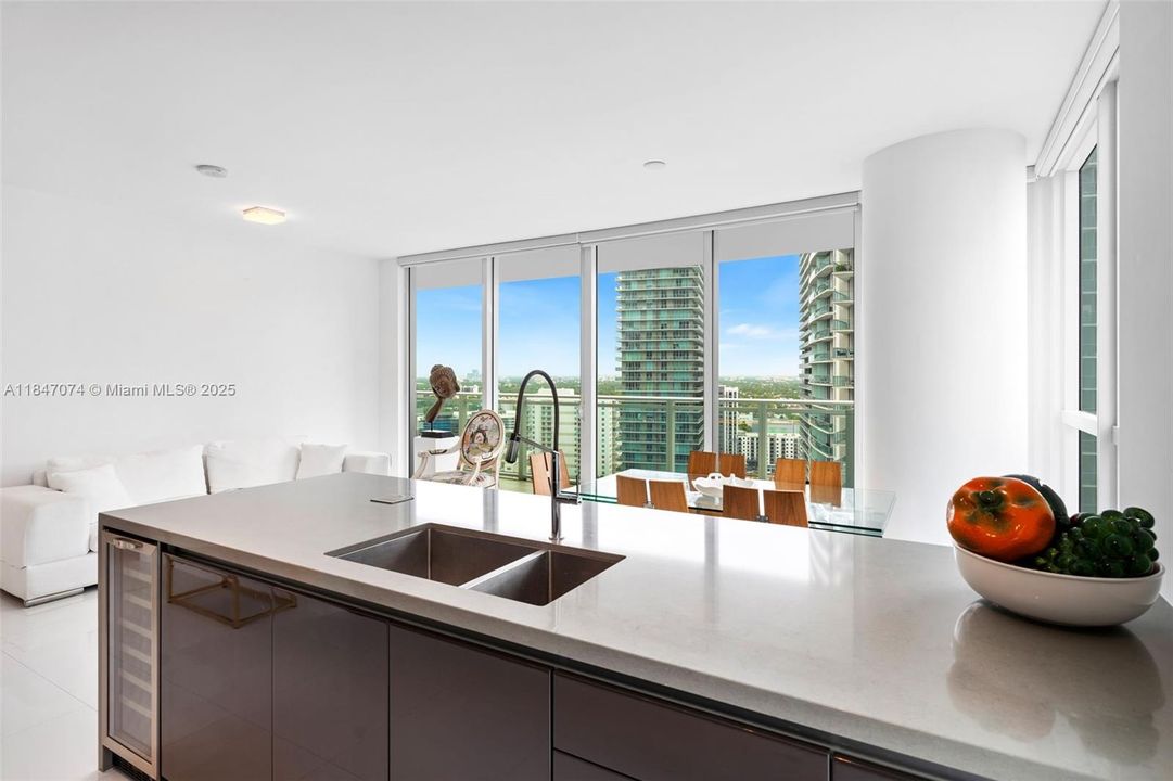 Recientemente alquilado: $5,500 (2 camas, 2 baños, 1134 Pies cuadrados)