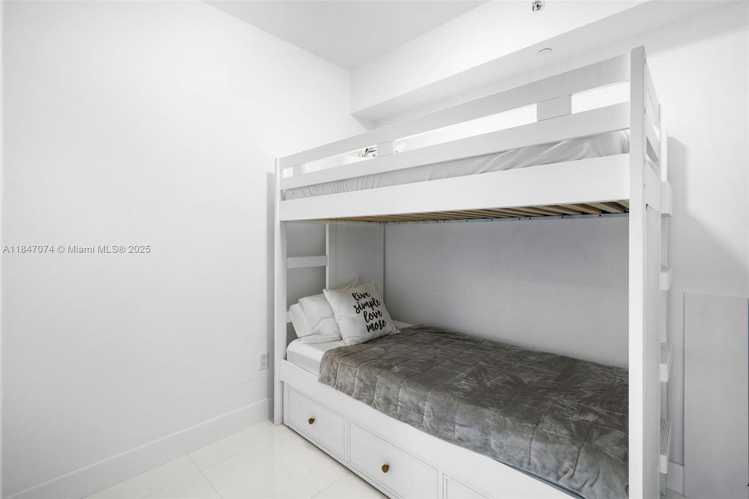 Recientemente alquilado: $5,500 (2 camas, 2 baños, 1134 Pies cuadrados)