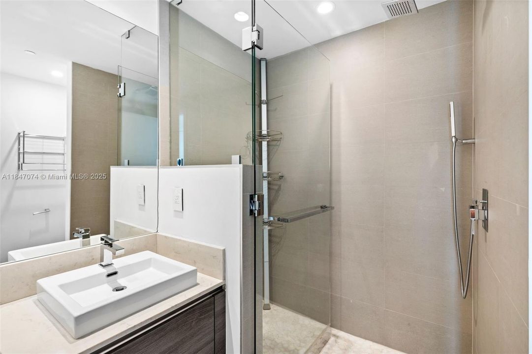 Recientemente alquilado: $5,500 (2 camas, 2 baños, 1134 Pies cuadrados)